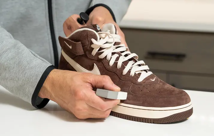 پاک کردن لکه‌ها از سطح